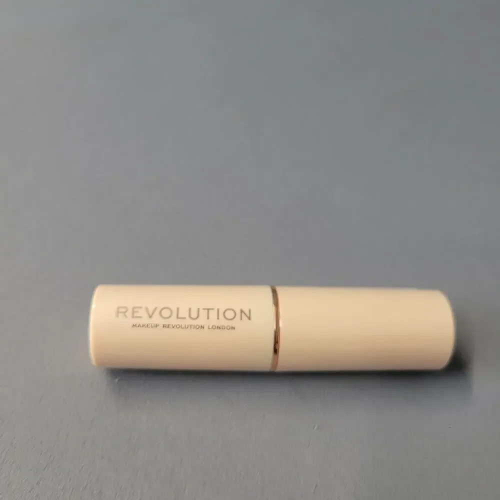 Makeup Revolution London Fast Base Stick Foundation Shade F3 0.21 oz 6.2 g New
